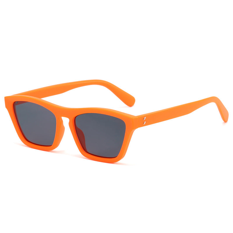 Dame chic solbriller i trendy geometrisk design Skanto