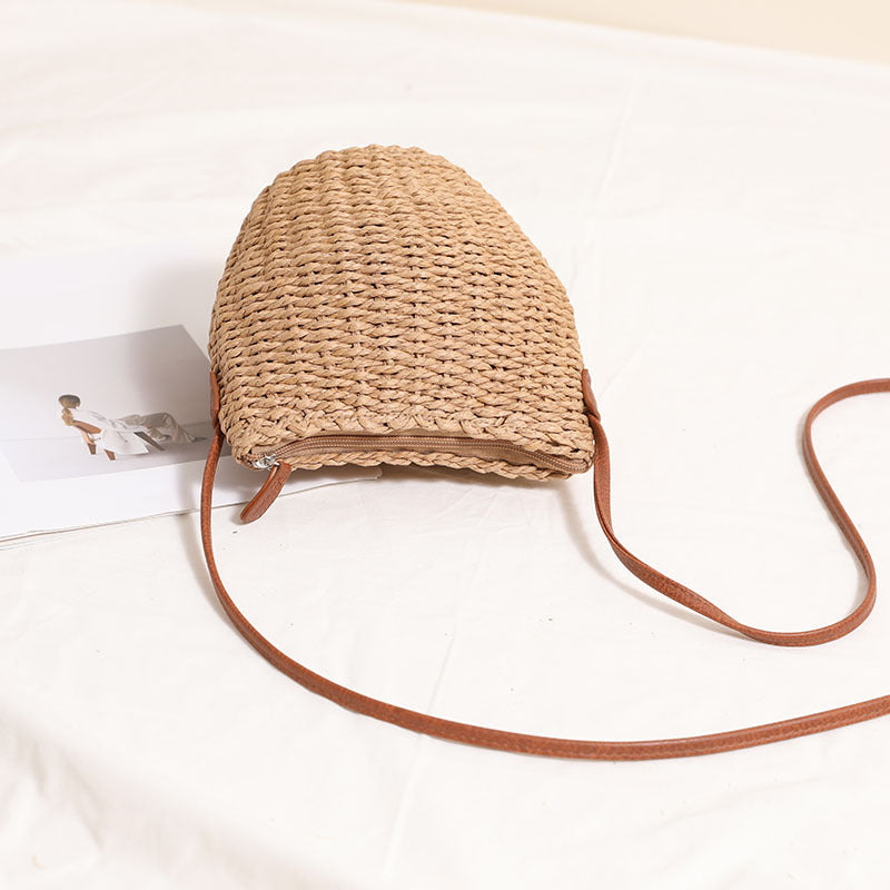 Handmade shoulder bag in natural material Skanto