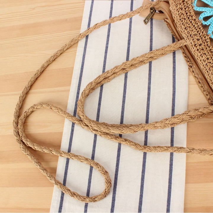 Stylish tote bag with hand-crocheted floral design Skanto