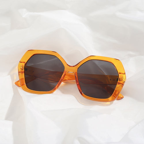 Dame geometrisk solbrille med iøynefallende design Skanto