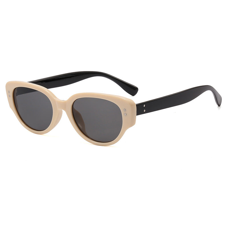 Dame moteriktig solbrille med markant design Skanto