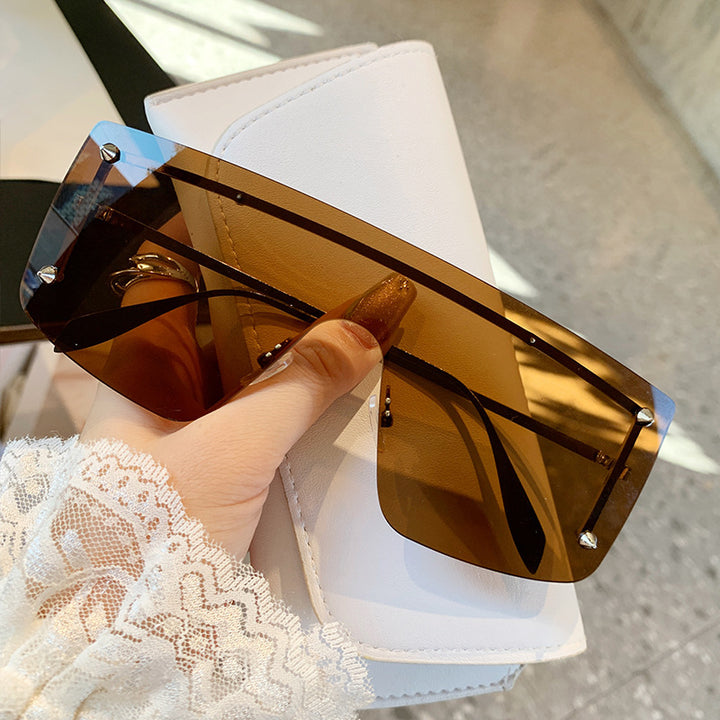 Dame oversized solbriller med moderne ramme og UV-beskyttelse Skanto