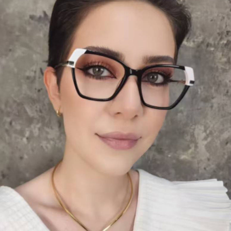 Women's square sunglasses with elegant metal frame and protective UV filter Skanto