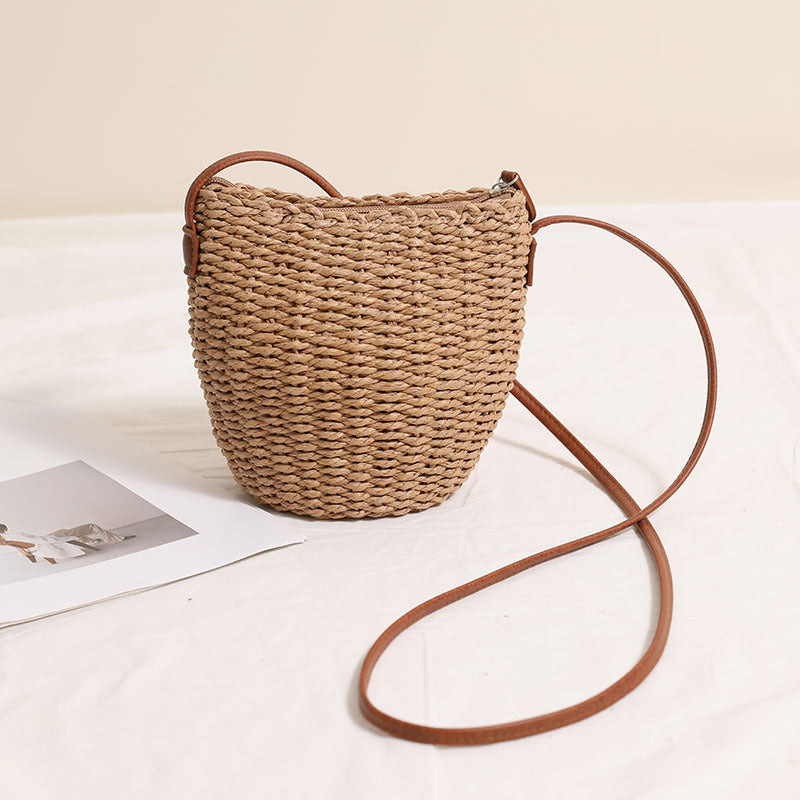 Handmade shoulder bag in natural material Skanto