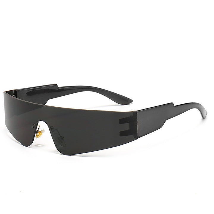 Dame Sporty solbriller med futuristisk design Skanto