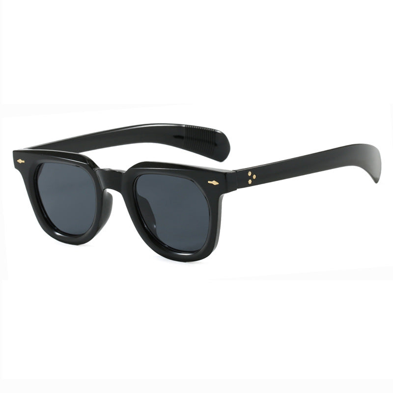Women's fashionable sunglasses in trendy design with elegant frame Skanto