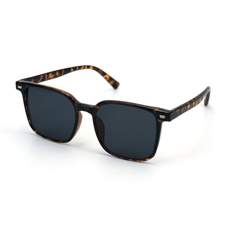 Dame Kvadratisk Solbrille med moderne aksenter Skanto