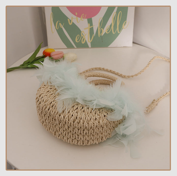 Elegant basket bag with delicate feather details Skanto