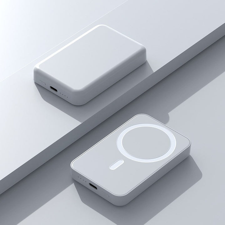 Bærbar powerbank med Qi-kompatibel magnetlading og integrert hurtigladefunksjon Skanto