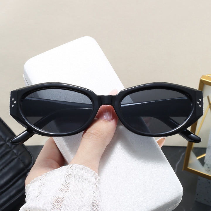 Dame moteriktig solbrille med dyremønster og stilfull ramme Skanto