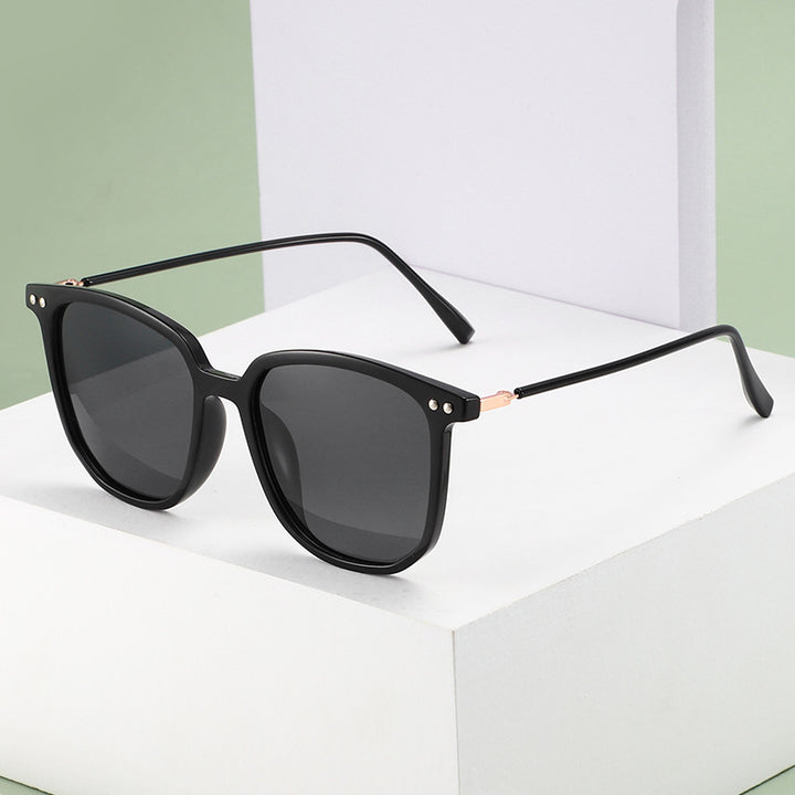 Dame moteriktig oversized solbrille med robust ramme og UV-beskyttelse Skanto