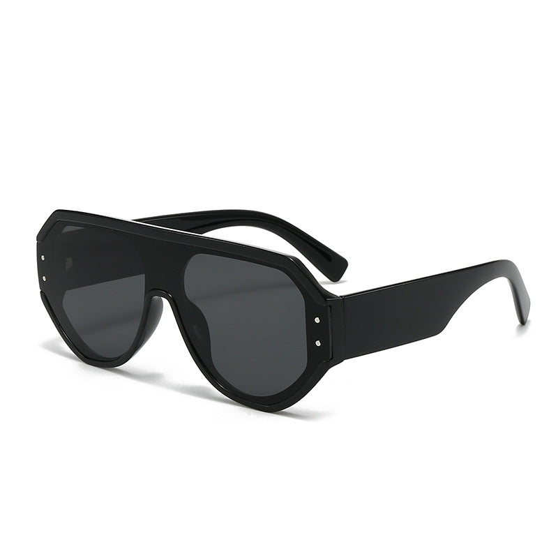 Dame fashionable oversized solbriller med bred ramme Skanto