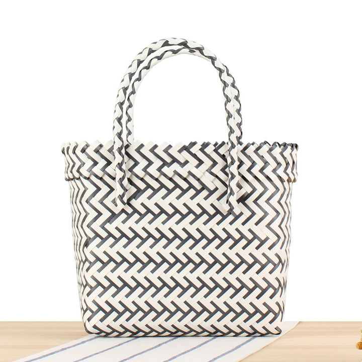 Practical shoulder bag with geometric pattern Skanto