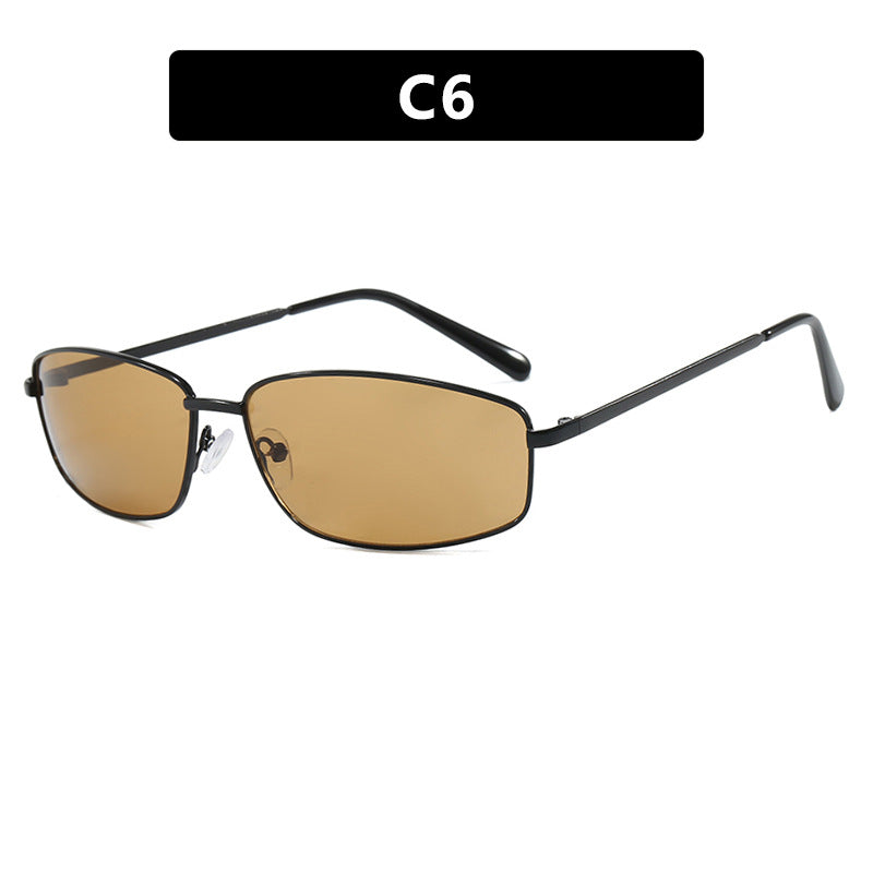 Women's sporty sunglasses with trendy metal detailing Skanto