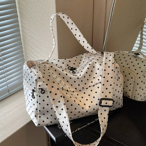 Moderne sporty og reiseveske med prikkete design Skanto