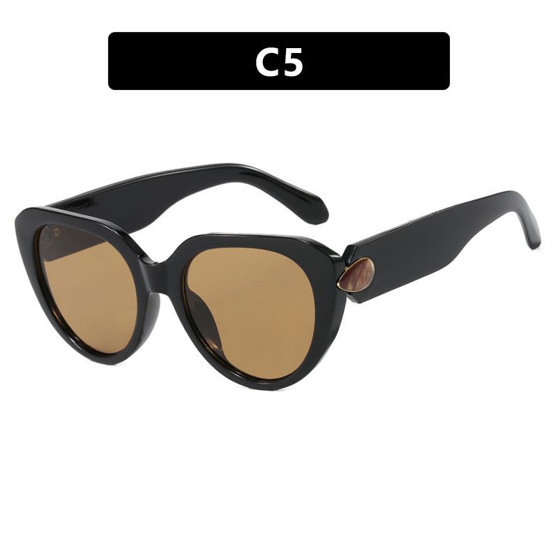 Women's Cat-Eye Sunglasses with Eye-Catching Design and Protective UV Filter Skanto