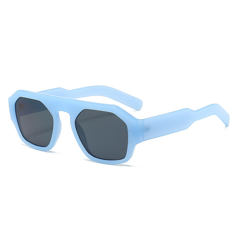 Dame motetrender solbrille i innovativ geometrisk design Skanto