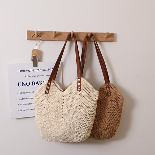 Handmade straw basket with sturdy leather handles Skanto