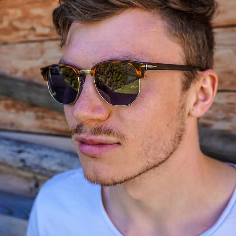Dame geometrisk solbrille med luksuriøs ramme Skanto