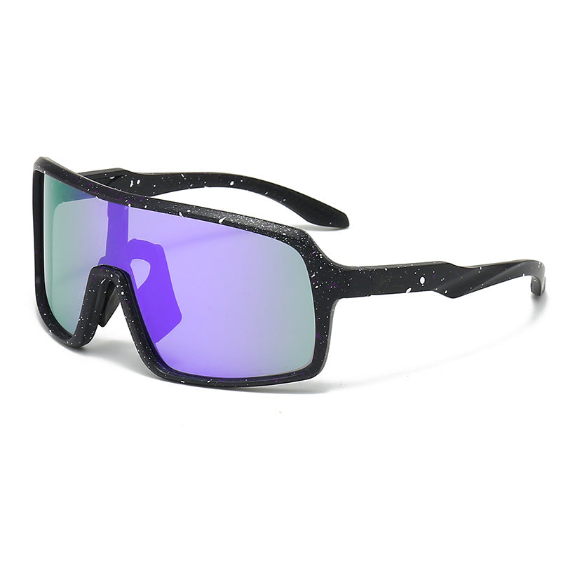 Dame fashion solbrille i futuristisk design med store glass Skanto