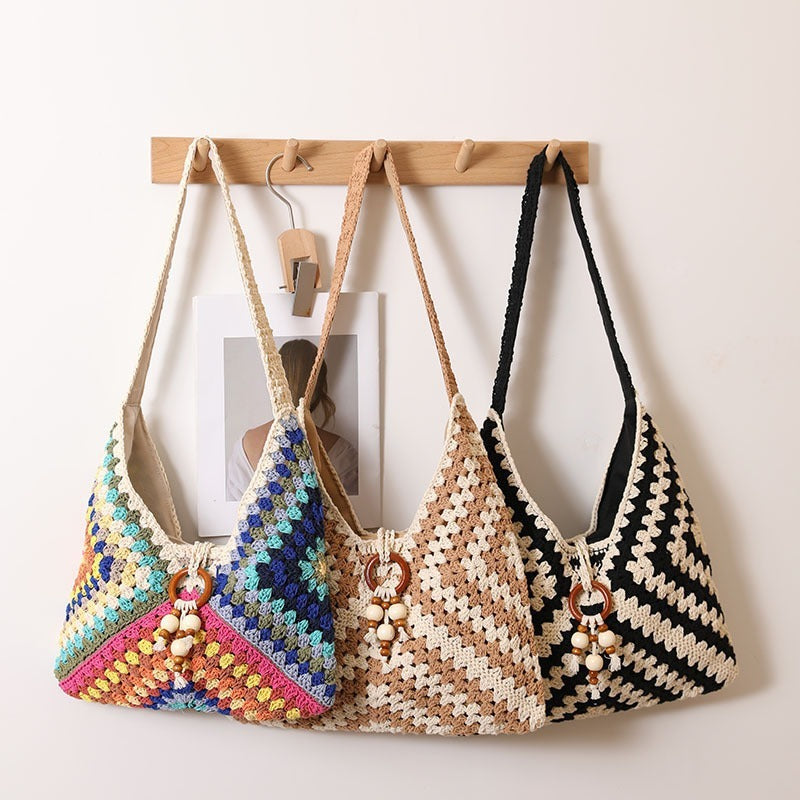 Handmade macrame shoulder bag with playful pendant Skanto