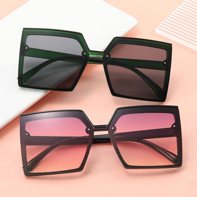 Damer moteriktige oversized solbriller med geometrisk design Skanto
