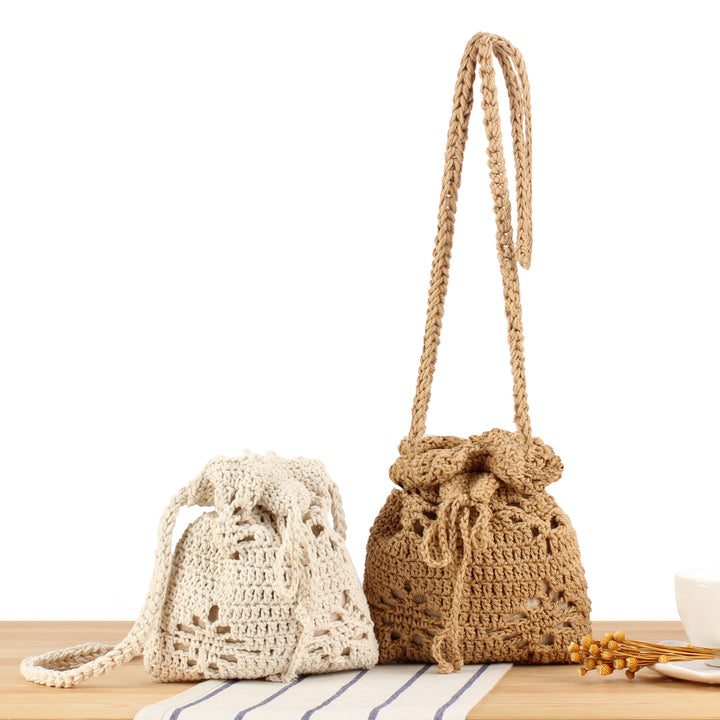 Hand-knotted shoulder bag with floral pattern Skanto