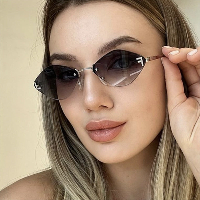 Women's geometric sunglasses in extravagant design with gradient lenses Skanto