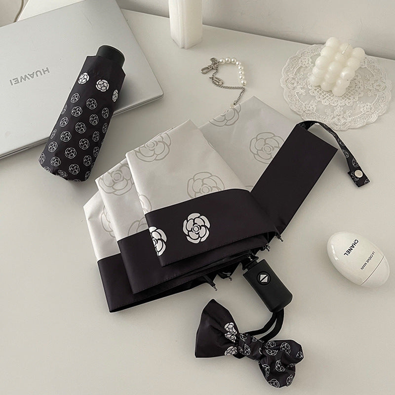 Dame elegant paraply med stilfullt blomsterdesign Skanto