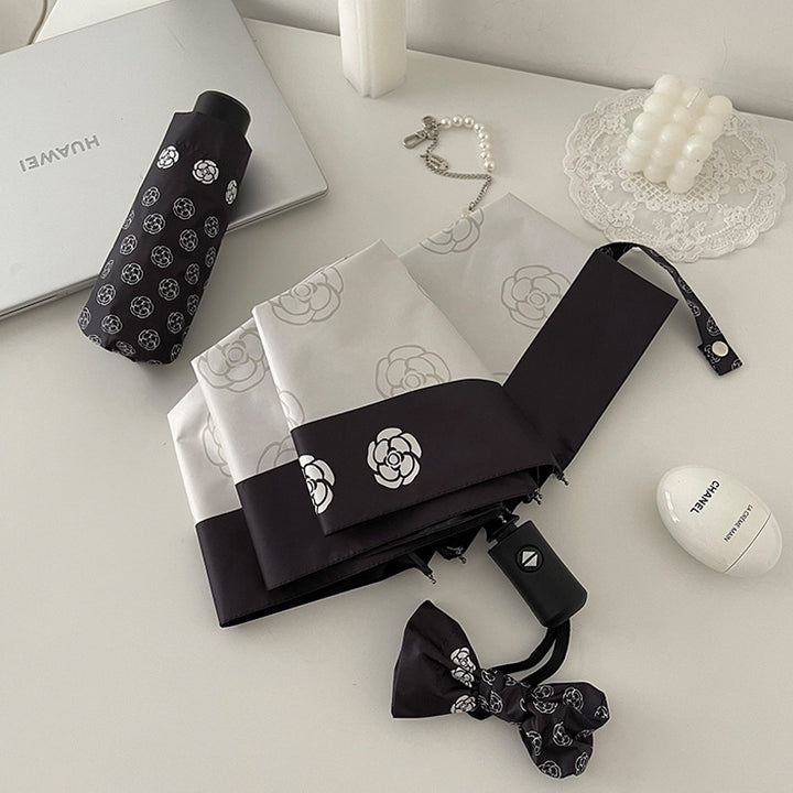 Dame elegant paraply med stilfullt blomsterdesign Skanto
