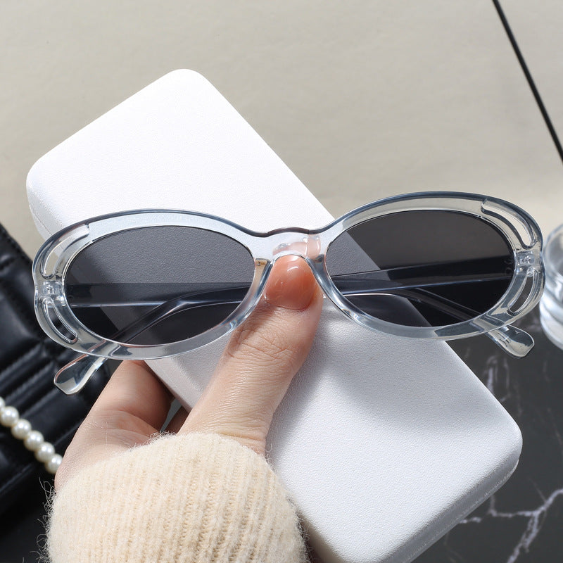 Damen modische solbrille med oval ramme og unikt design Skanto