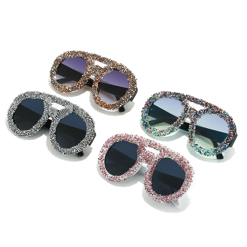 Dame moteriktig solbrille med glamorøse strassramme Skanto