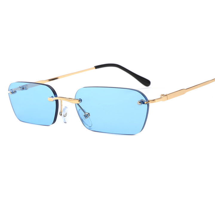 Dame moteriktig rektangulær solbrille med luksuriøs metallramme Skanto