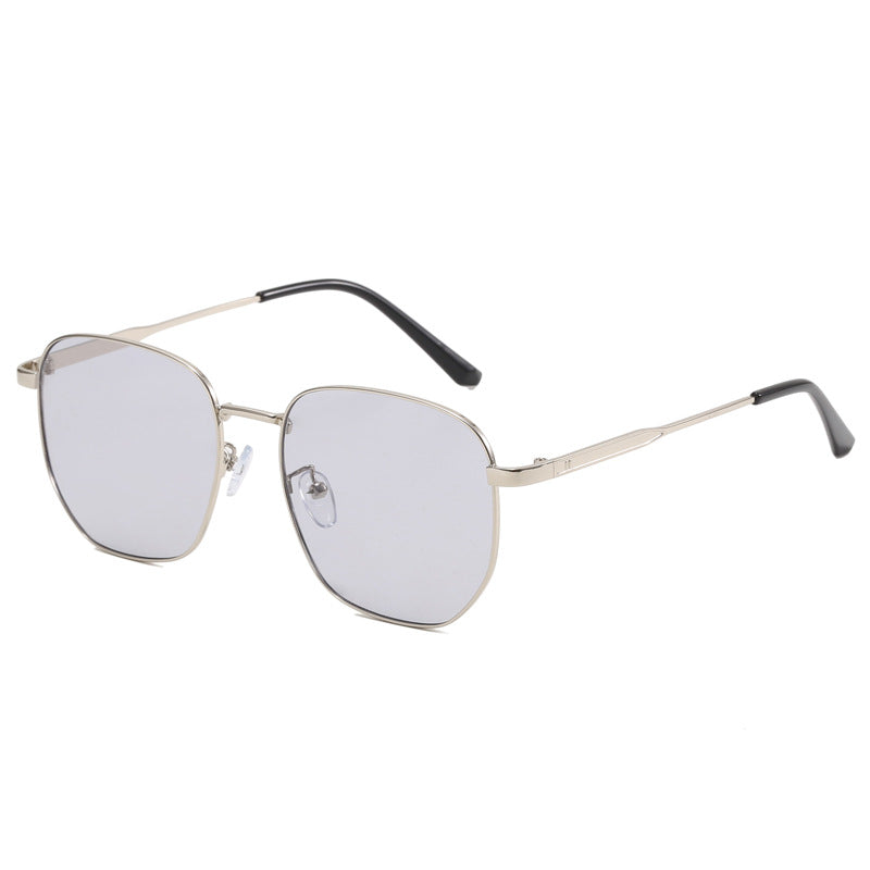 Dame moteriktig firkantet brille med lett metallramme Skanto