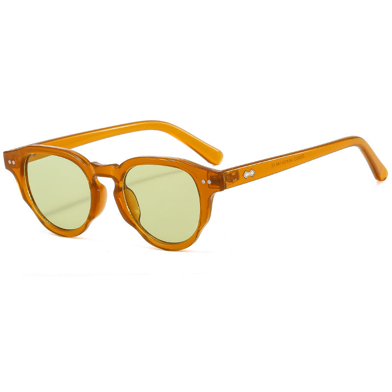Dame modische solbrille med oval ramme og grønt glass Skanto