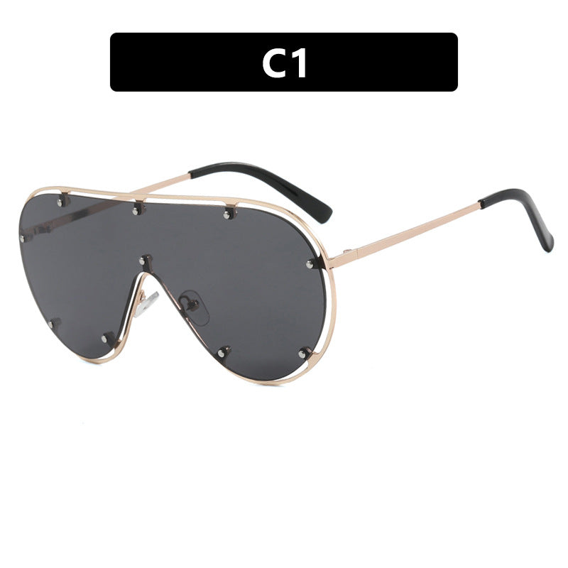 Women's Fashionable Oversized Sunglasses in Stylish Retro Design Skanto