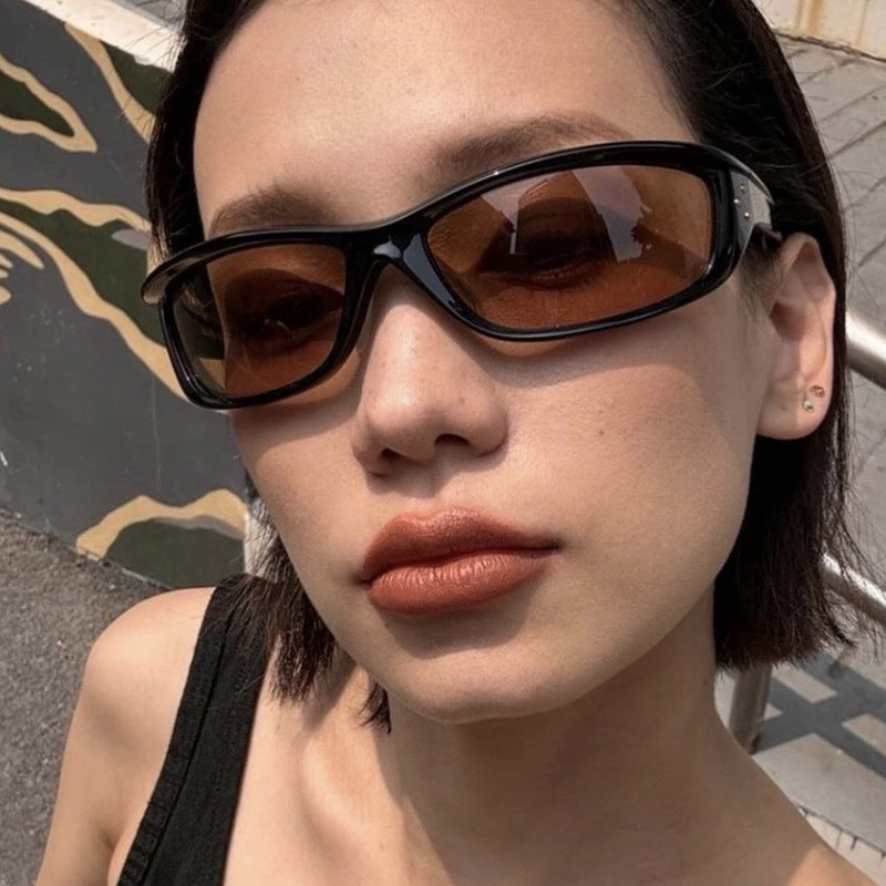 Women's Sporty Sunglasses with Ergonomic Frame and UV Protection Skanto