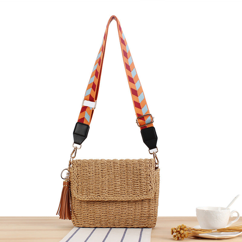 Shoulder bag made of hand-knotted natural material with decorative macrame Skanto