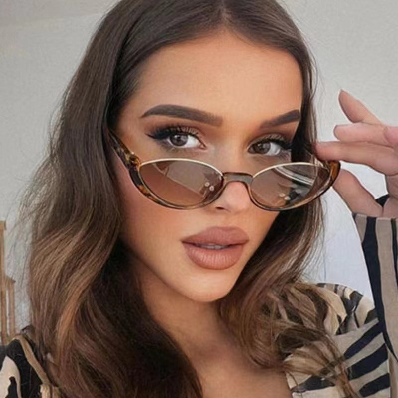 Dame Cat-Eye solbriller med diskret ramme og polarisert glass Skanto