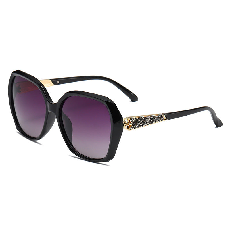 Dames store solbriller i elegant sommerfugl design Skanto