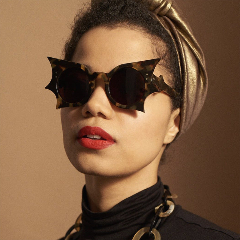 Women's Extravagant Cat-Eye Sunglasses with Striking Frame Skanto