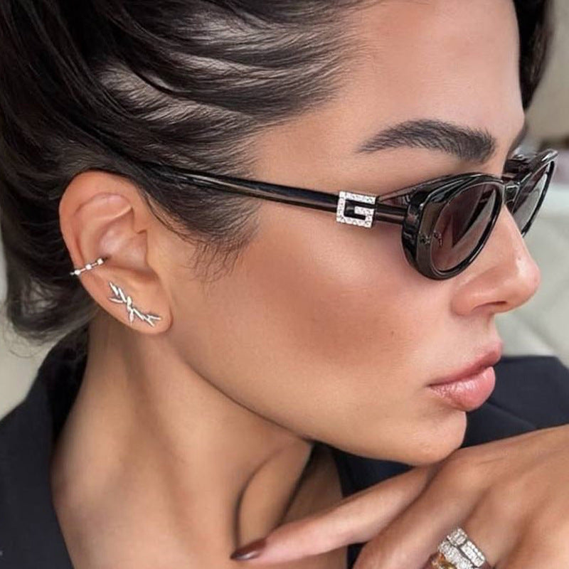 Women's Cat-Eye Sunglasses with Stylish Frame and Luxurious Details Skanto