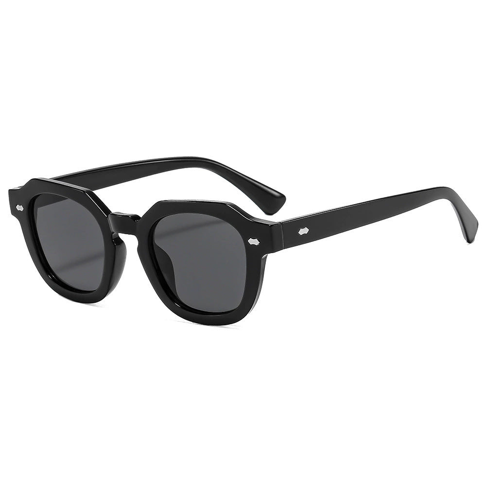 Women's sunglasses in modern design with polarized lenses Skanto