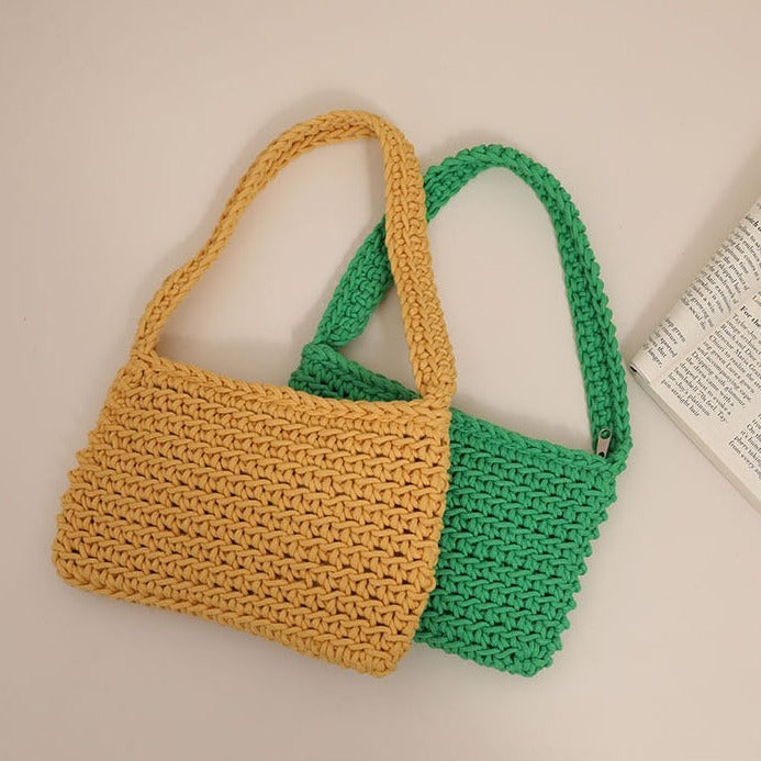 Handmade straw shoulder bag with textured design Skanto