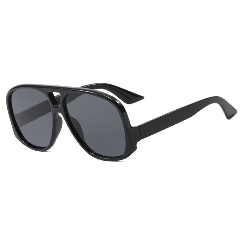Dame moted sport-solbrille med robust ramme og UV-beskyttelse Skanto
