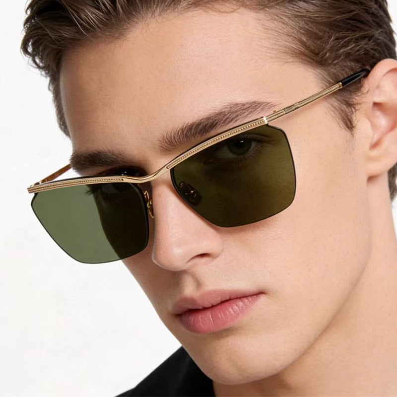 Dame moterik solbrille med filigran ramme og myk fargegradient Skanto