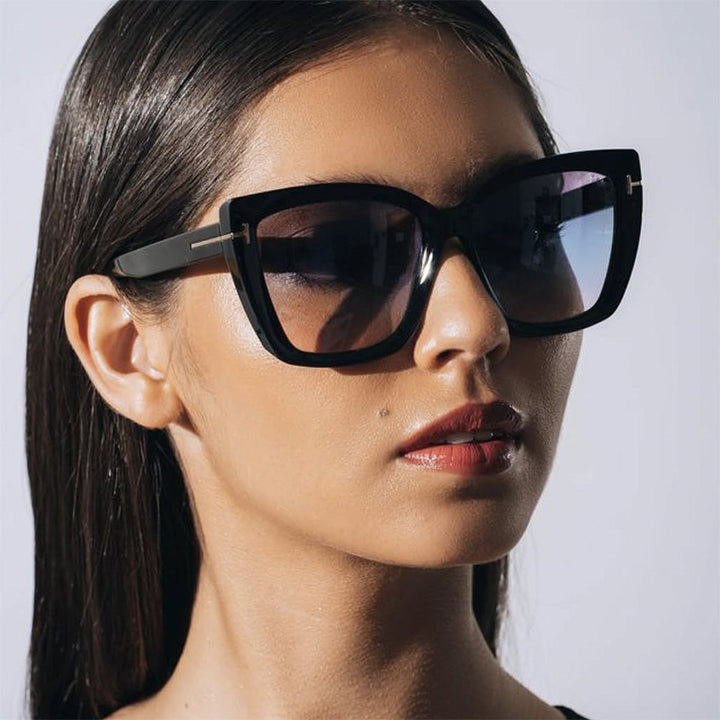 Women's large sunglasses in modern design with trendy tortoise pattern Skanto