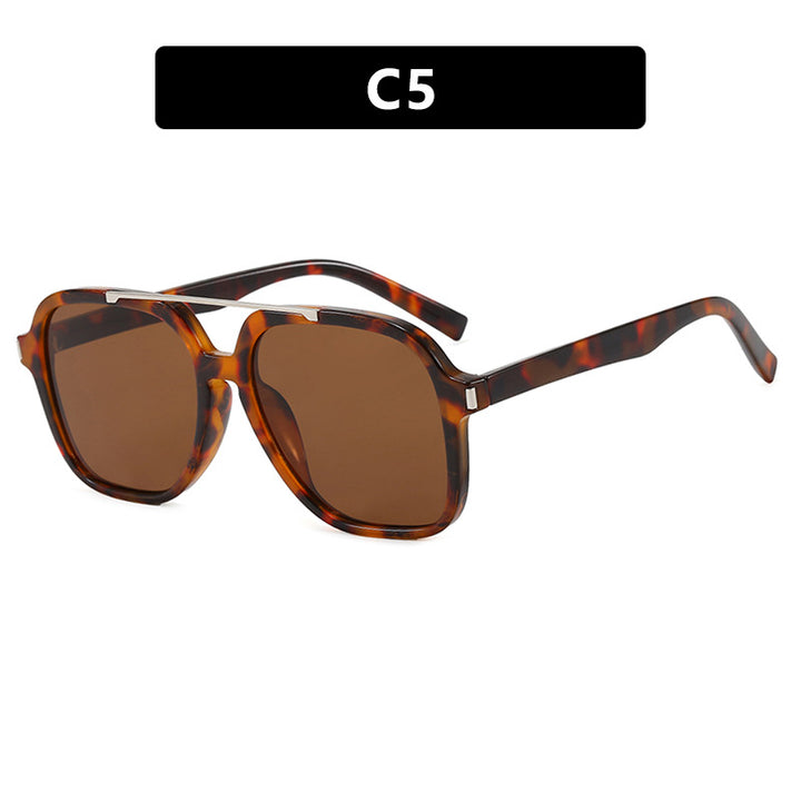 Dame kvadratisk solbrille med beskyttende UV-filter og elegant ramme Skanto
