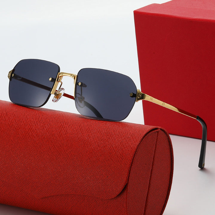 Dame elegante moteriktig solbrille med høykvalitets metallramme Skanto