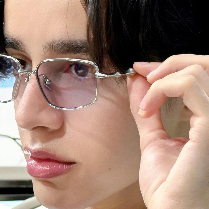 Dame moteriktig kvadratisk solbrille i unikt design Skanto